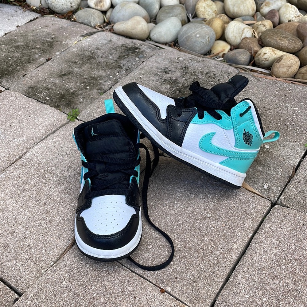 9c Jordan’s black/teal/white worn once NO BOX